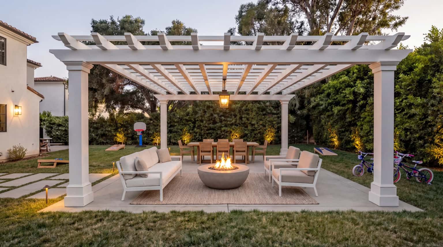 Modern Outdoor Living With Pergola Remodel in Santa Monica, CA 90402 Modern Outdoor Living With Pergola Remodel in Santa Monica, CA 90402